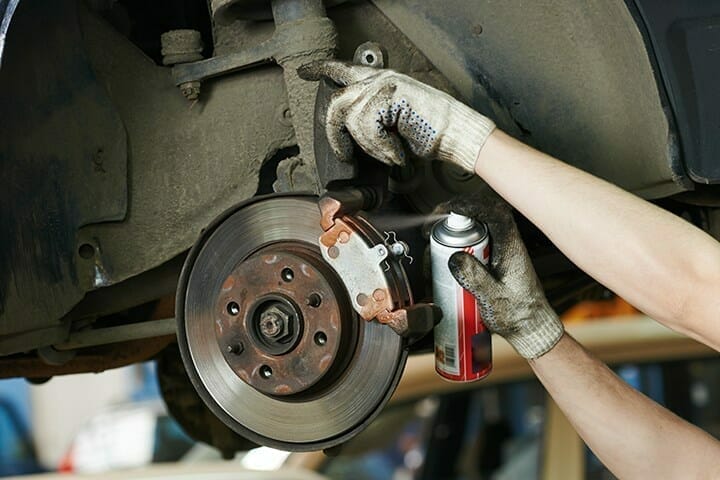 علامات-تشير-لوجود-عطل-في-نظام-الفرامل