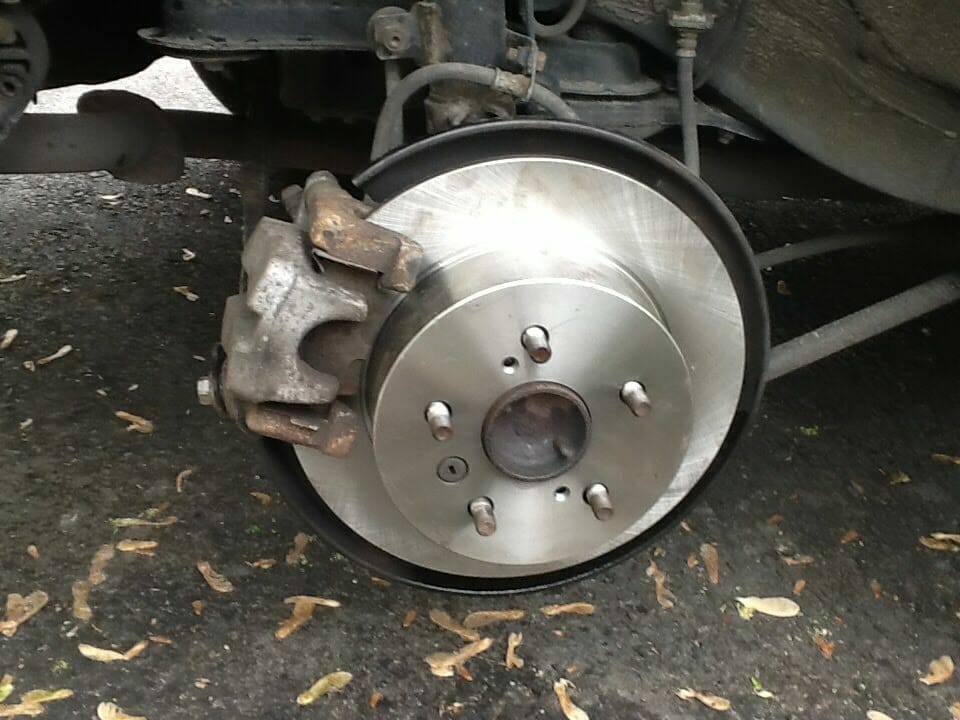 خدمة-تركيب-فحمات-فرامل-مرسيدس-بالرياض