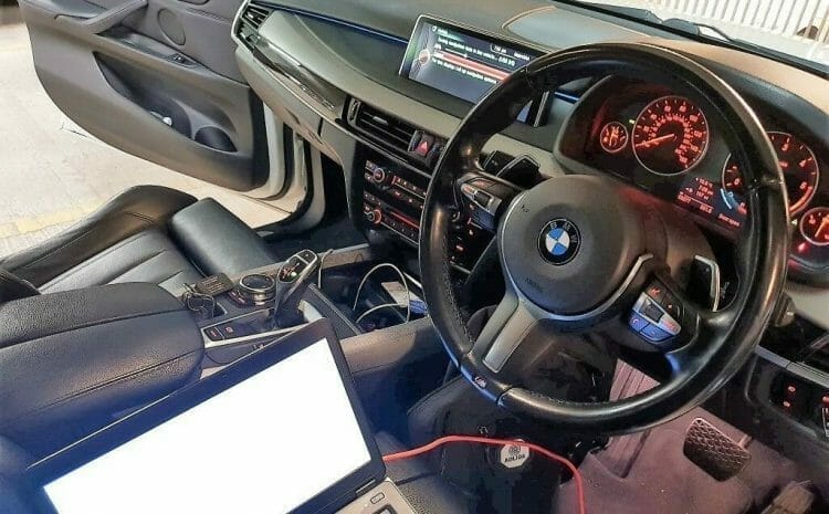 فحص-وبرمجة-بي-ام-دبليو-في-الرياض