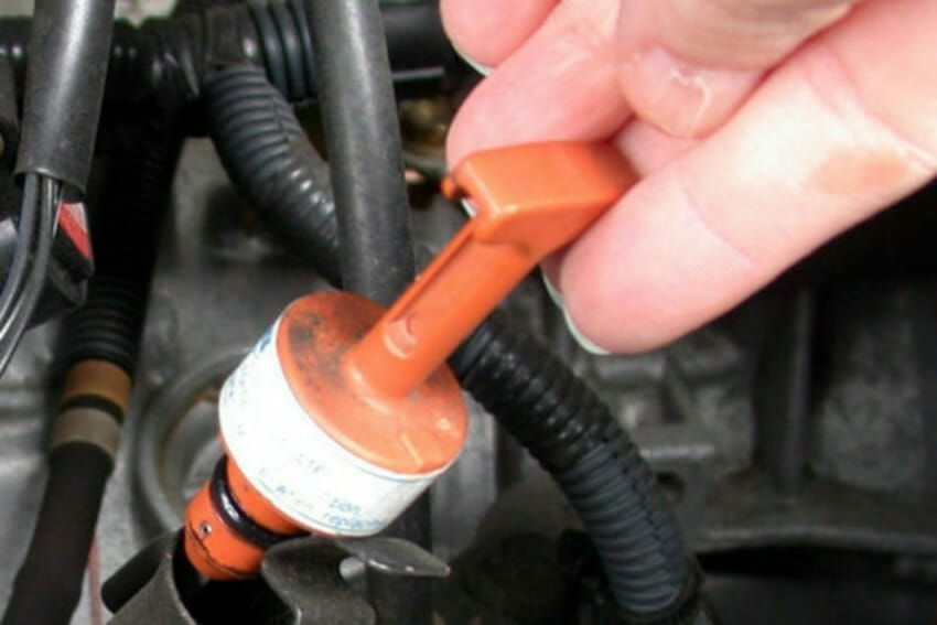 وظيفة-زيت-القير-للسيارة