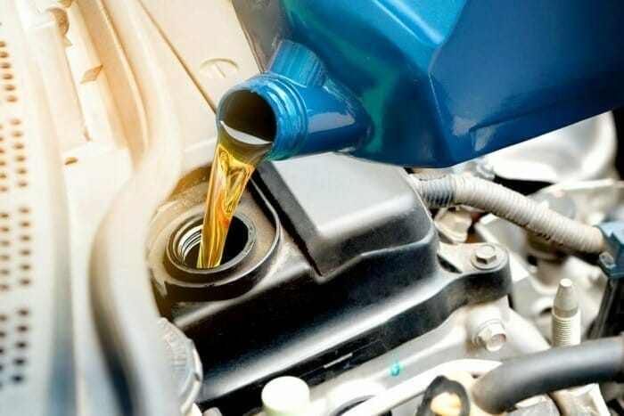 تغيير-زيت-المكينة-لسيارة-بي-إم-دبليو-في-الرياض