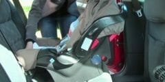 الطريقة الصحيحة لتركيب كرسي الاطفال في السيارة