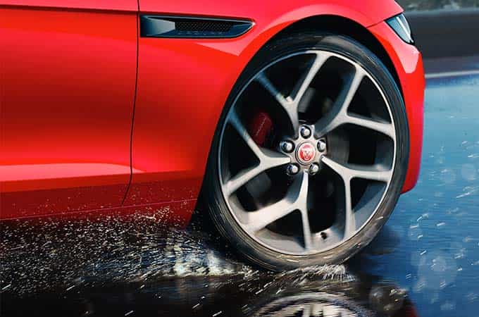 مميزات-سيارة-جاكوار