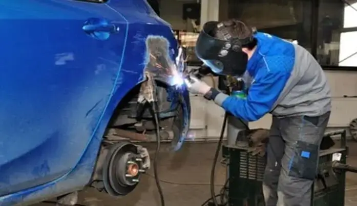 مركز سمكرة السيارات في الرياض